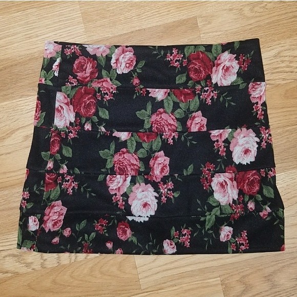 Rose Patterned Bandage Mini Skirt - Picture 1 of 3